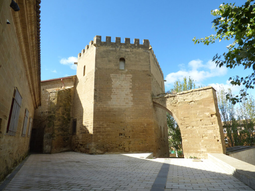 Vista exterior de la torre del Palacio Real. Museo de Huesca.